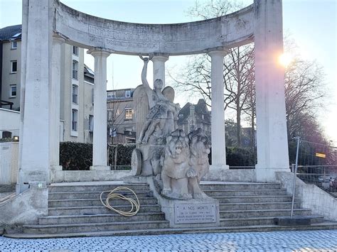  Le Monument aux Morts de Leipzig: Un Témoignage Solide et Touchant du Passé