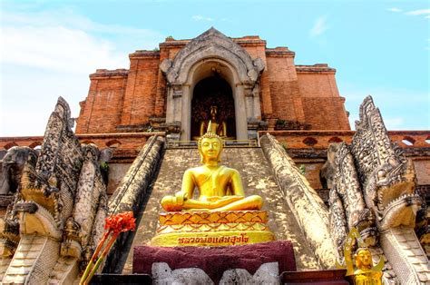  Le Wat Chedi Luang : Un Monument Majestueux au Cœur de Chiang Mai