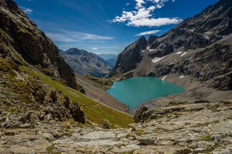 Le Lac de la Patience Scintillante: Un Joyau Caché au Cœur de Zaozhuang!