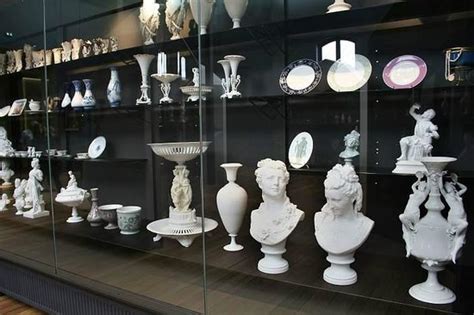 Le Musée de la Porcelaine: Une Odyssée dans l'Art Céleste et le Temps !